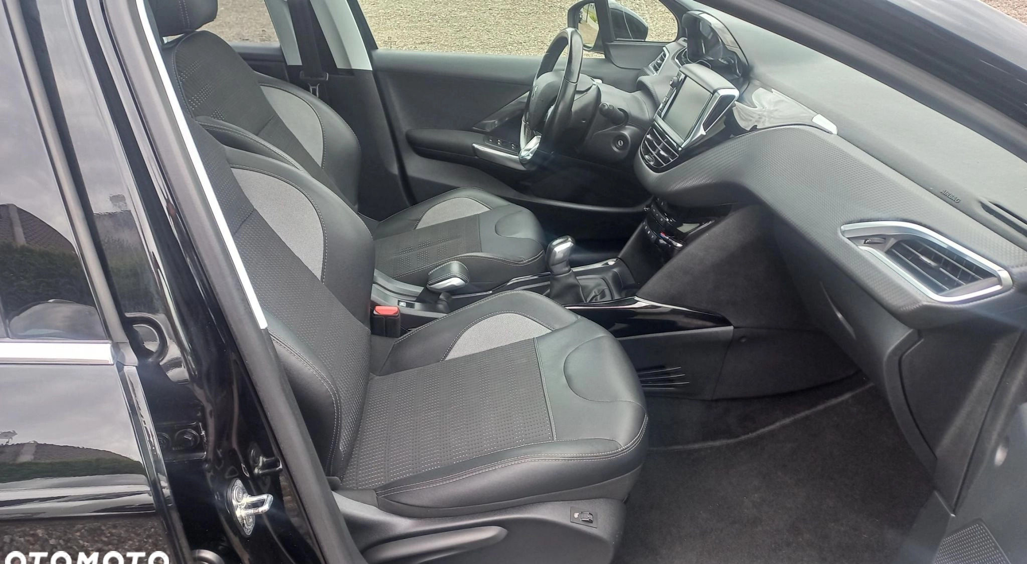 Peugeot 2008 cena 51999 przebieg: 62000, rok produkcji 2018 z Pińczów małe 92